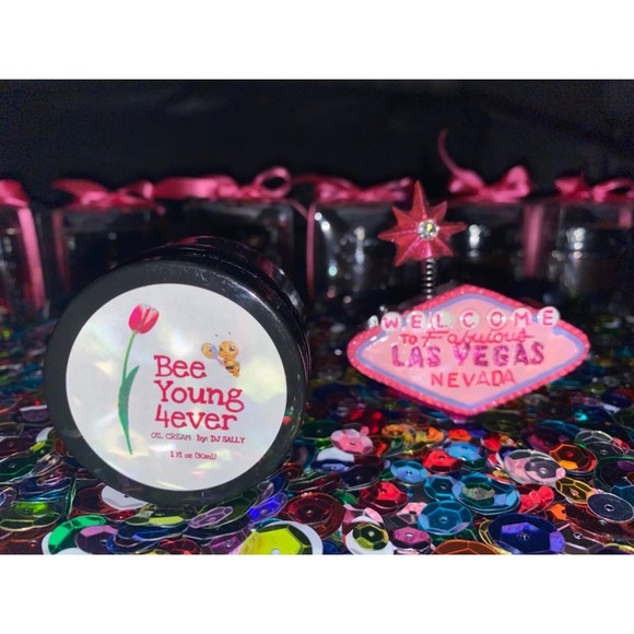 Bee Young 4ever Anti-Age Oil Cream High & Powerful ORGANIC Ingredients 1 oz - Picture 3 of 5